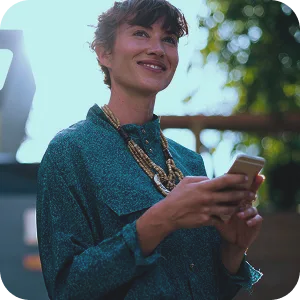 mujer sonriendo